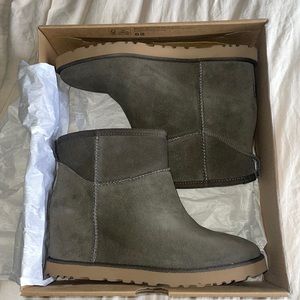 Size 8, women’s Uggs (W Classic Femme Mini)